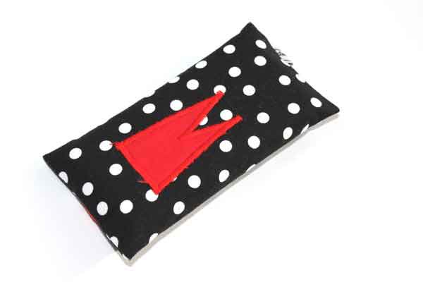 Taschentücher-Box-klein - Schwarz-weiße Tupfen mit rotem Dom